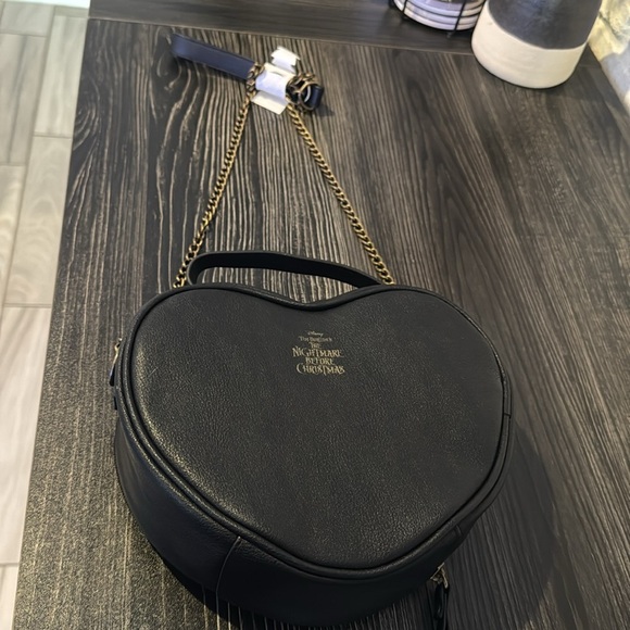 Nightmare before Christmas- Heart-Shaped Black Bag with Gold Chain - Picture 4 of 8